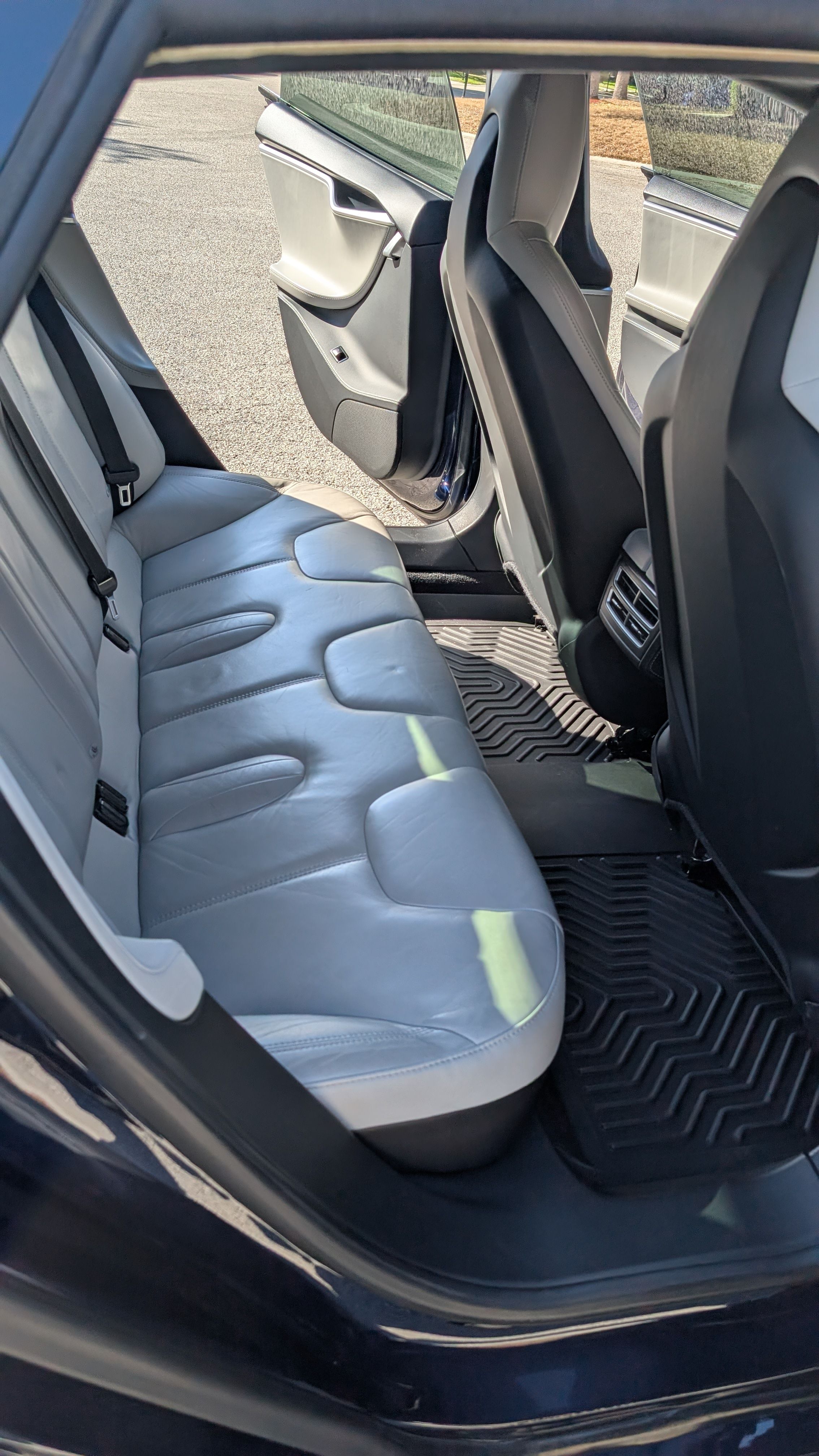 Used 2014 Tesla Model S 85 RWD image 10