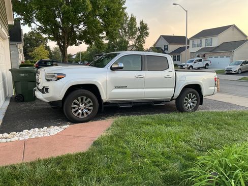 Used 2023 Toyota Tacoma Limited AWD/4WD image 11
