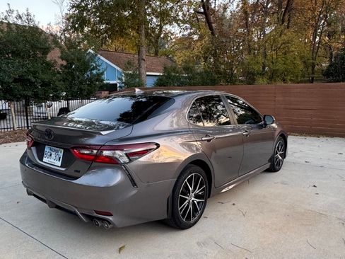 Used 2024 Toyota Camry SE image 6