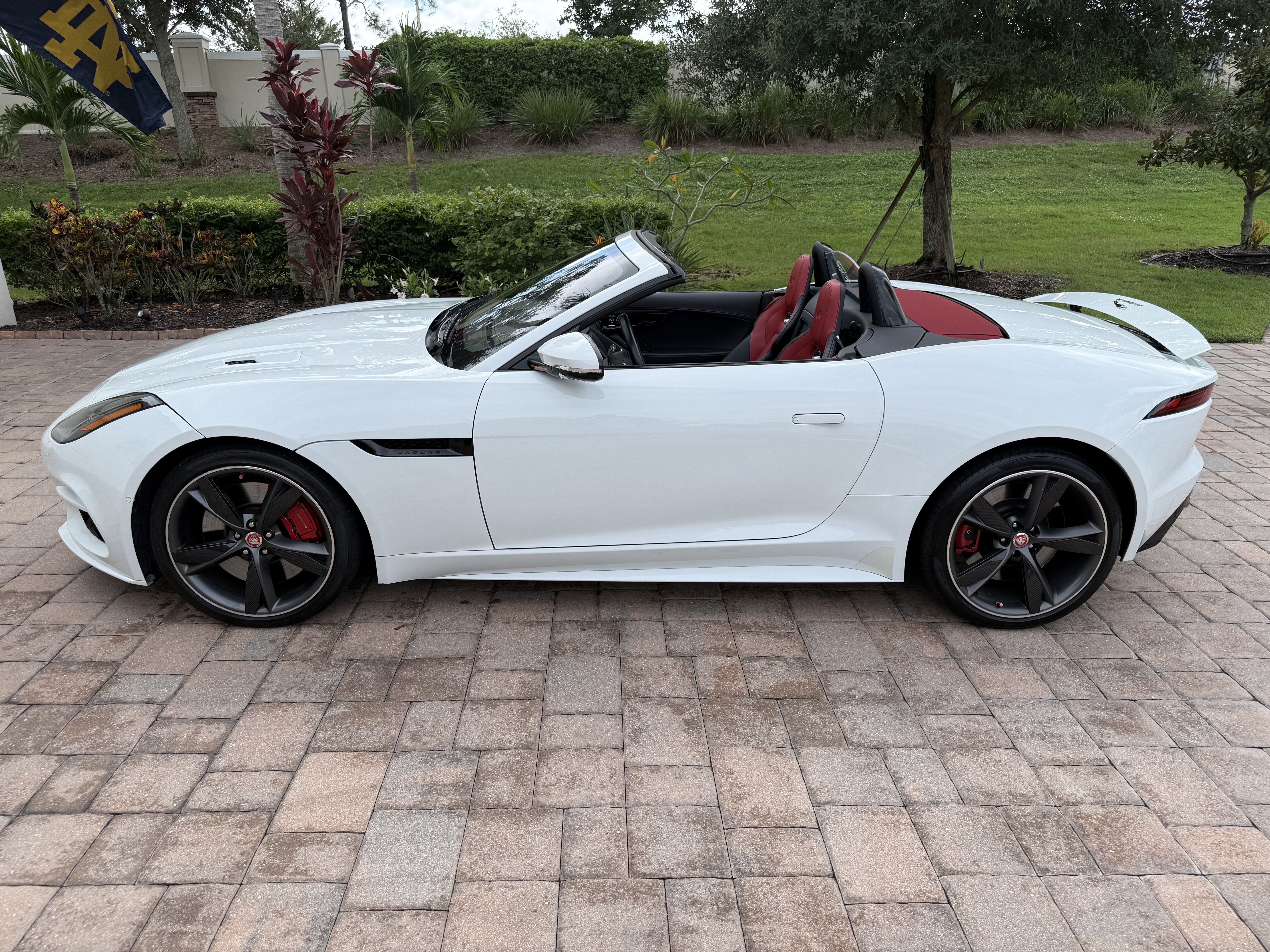 Used 2019 Jaguar F-TYPE R AWD/4WD image 8