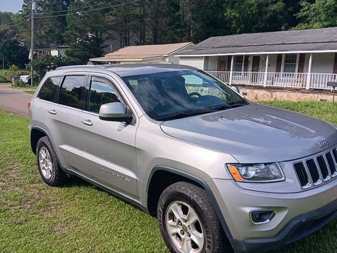Used 2015 Jeep Grand Cherokee Laredo w/ Quick Order Package 23E AWD/4WD image 1