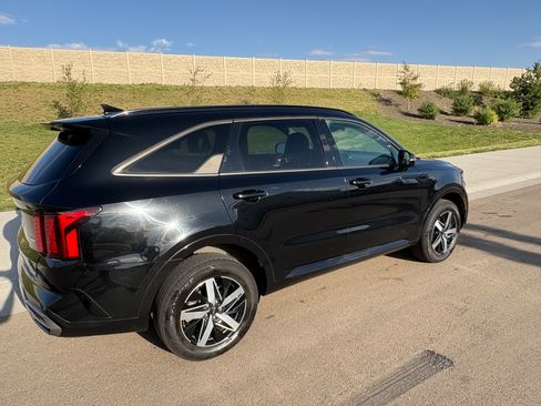 Used 2021 Kia Sorento EX AWD/4WD image 4