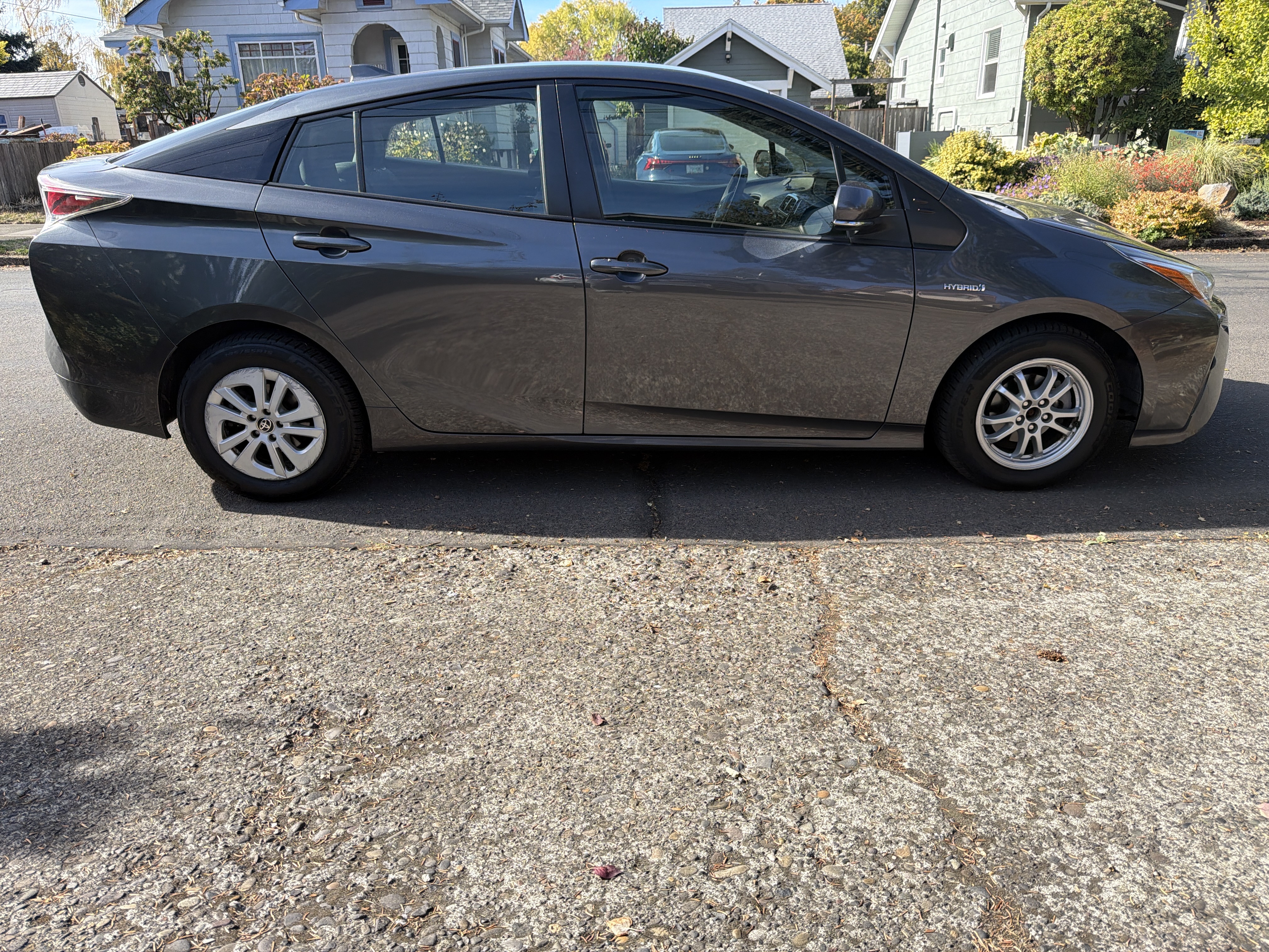 Used 2016 Toyota Prius Two FWD image 4