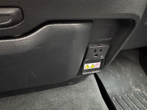 Used 2020 RAM 1500 Laramie w/ Off Road Group image 18