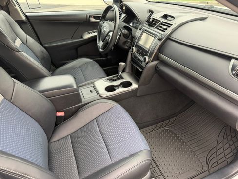 Used 2014 Toyota Camry SE image 30