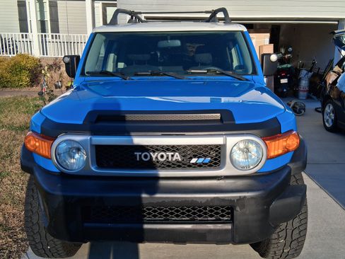 Used 2007 Toyota FJ Cruiser 4WD image 9