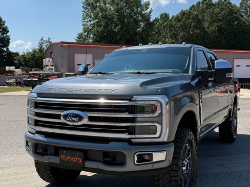 Used 2025 Ford F350 Platinum w/ Platinum Plus Package AWD/4WD image 4