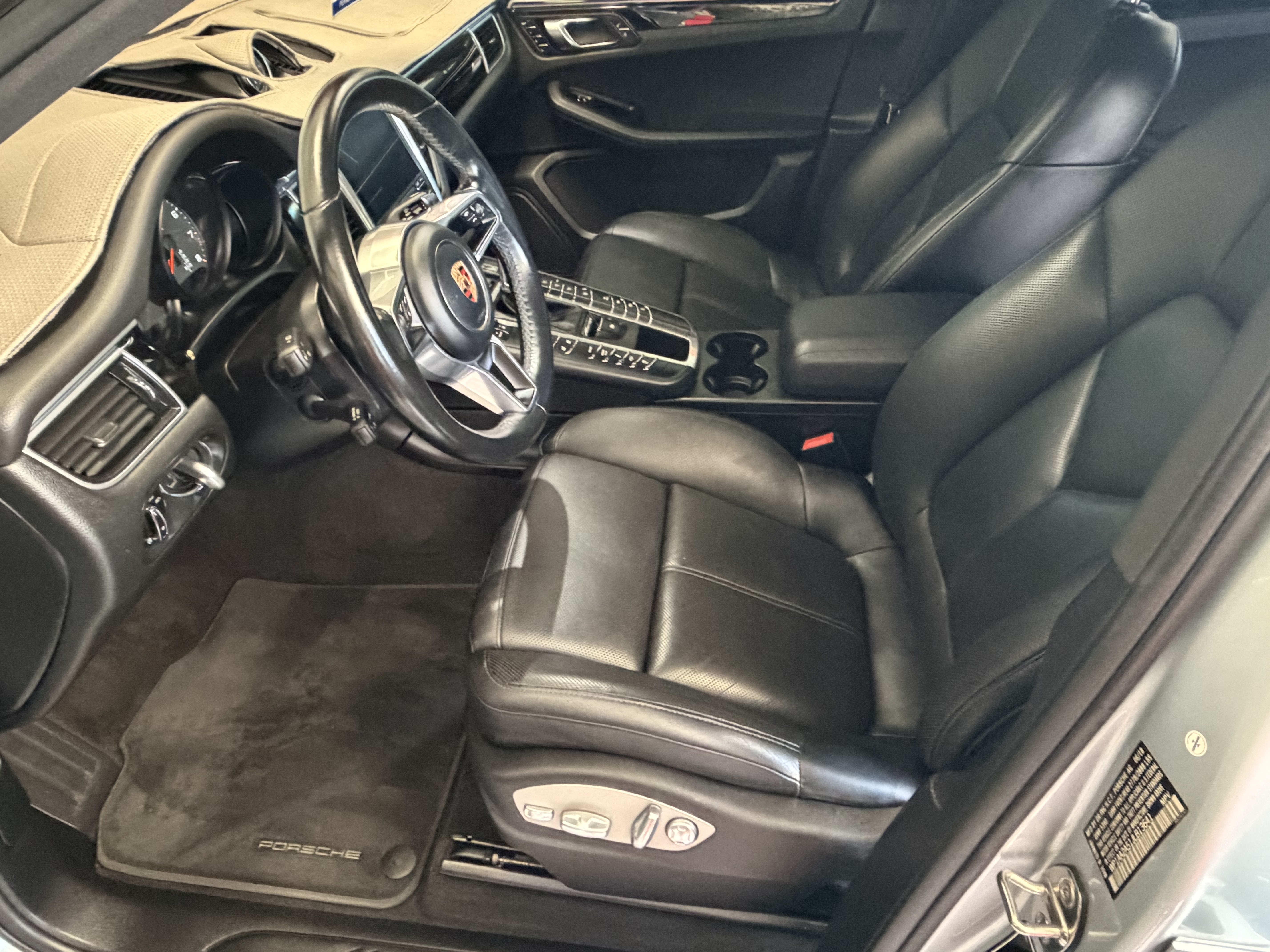 Used 2018 Porsche Macan Sport Edition AWD/4WD image 12