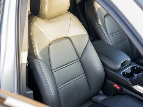 Used 2020 Porsche Cayenne Turbo image 25