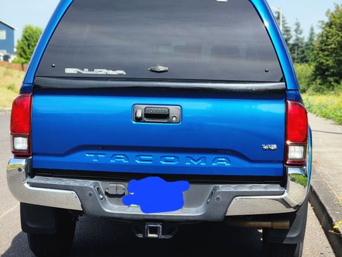 Used 2018 Toyota Tacoma SR5 RWD image 10
