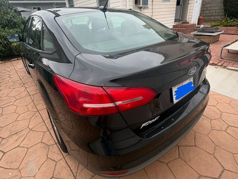 Used 2015 Ford Focus SE w/ Reverse Sensing Package FWD image 6