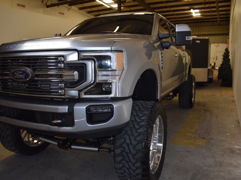 Used 2022 Ford F250 Limited image 17