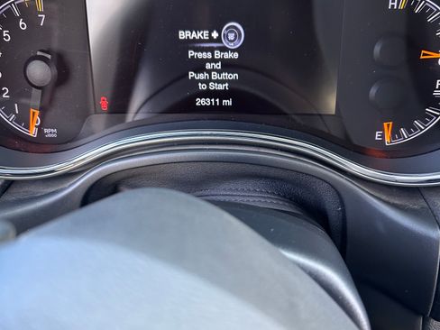 Used 2019 Jeep Grand Cherokee Laredo w/ 18" Wheel & 8.4" Radio Group image 4