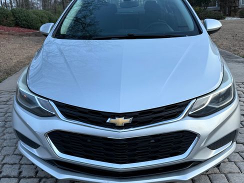 Used 2018 Chevrolet Cruze LT w/ LT Fleet Convenience Package image 4