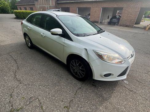 Used 2014 Ford Focus SE FWD image 5