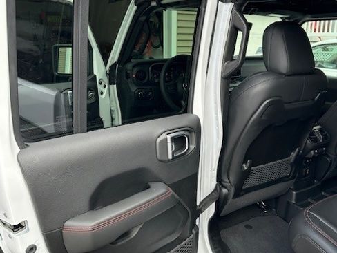 Used 2024 Jeep Wrangler Unlimited Rubicon w/ XTREMEE 35" Tire Package image 19