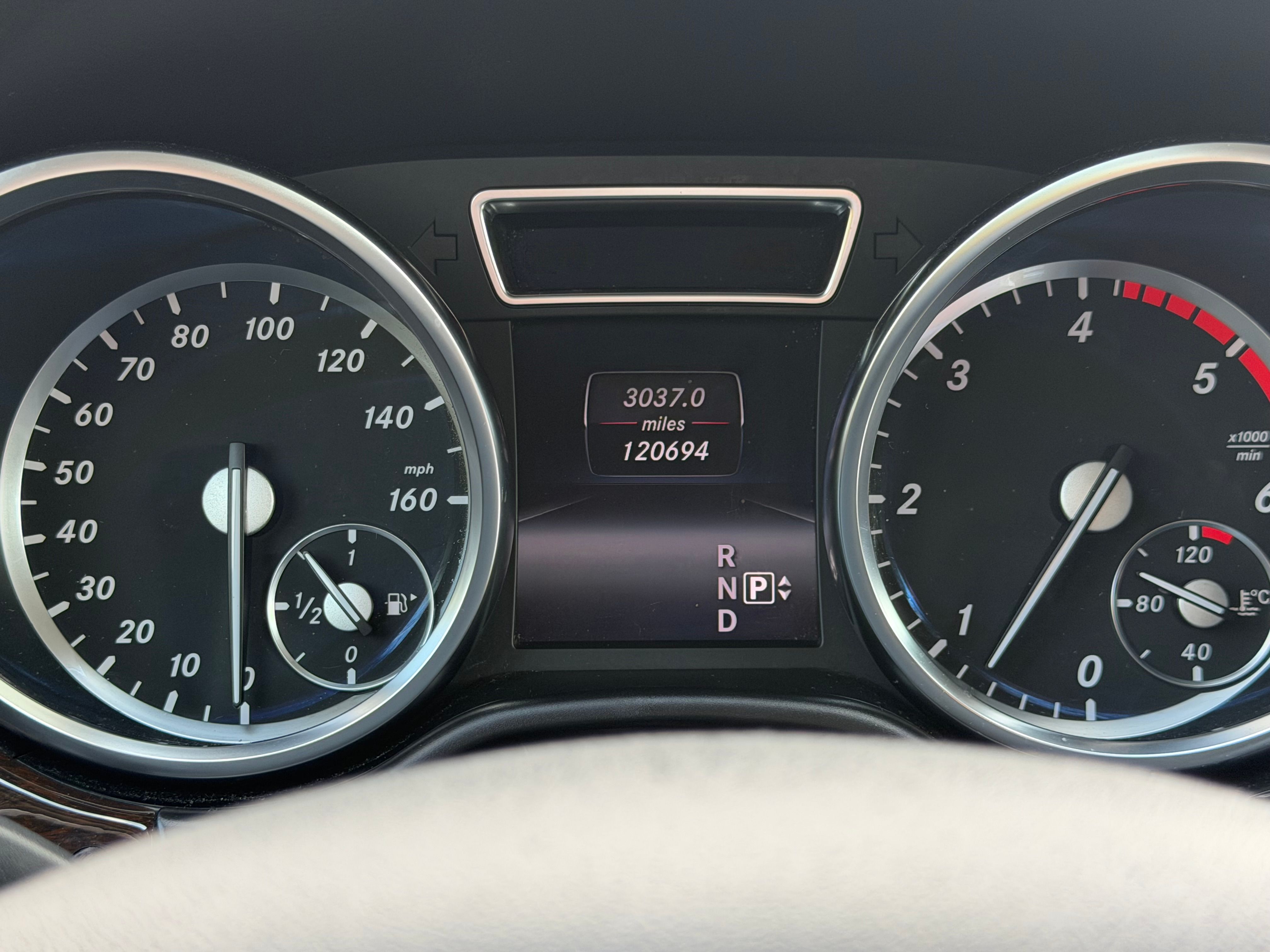 Used 2014 Mercedes-Benz ML 350 BlueTEC 4MATIC image 8