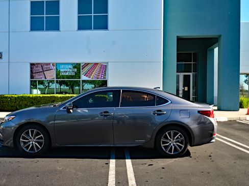 Used 2017 Lexus ES 300h 300h Sedan 4D image 6