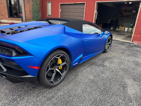 Used 2021 Lamborghini Huracan EVO image 17