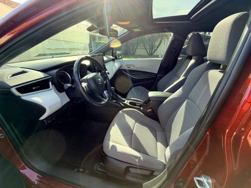 Used 2022 Toyota Corolla SE w/ SE Premium Package image 17