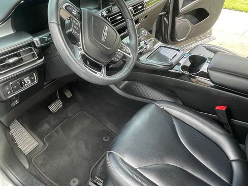 Used 2022 Lincoln Nautilus FWD w/ Premium Package image 8