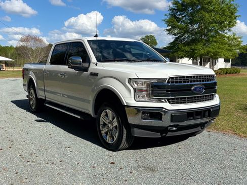 Used 2019 Ford F150 Lariat w/ Equipment Group 502A Luxury image 4