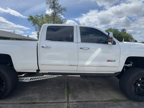 Used 2018 Chevrolet Silverado 3500 LTZ AWD/4WD image 5