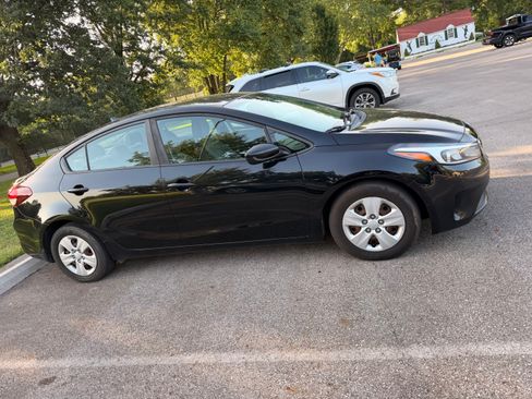 Used 2017 Kia Forte LX FWD image 4