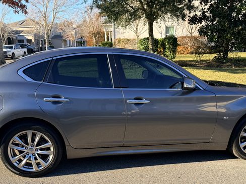 Used 2018 INFINITI Q70 Luxe image 5