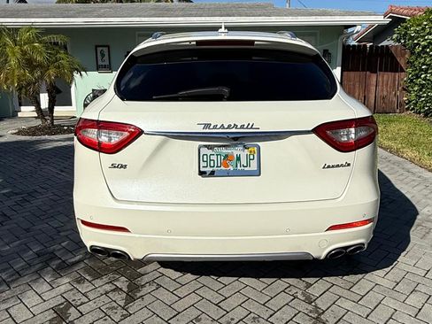 Used 2019 Maserati Levante S GranLusso image 9