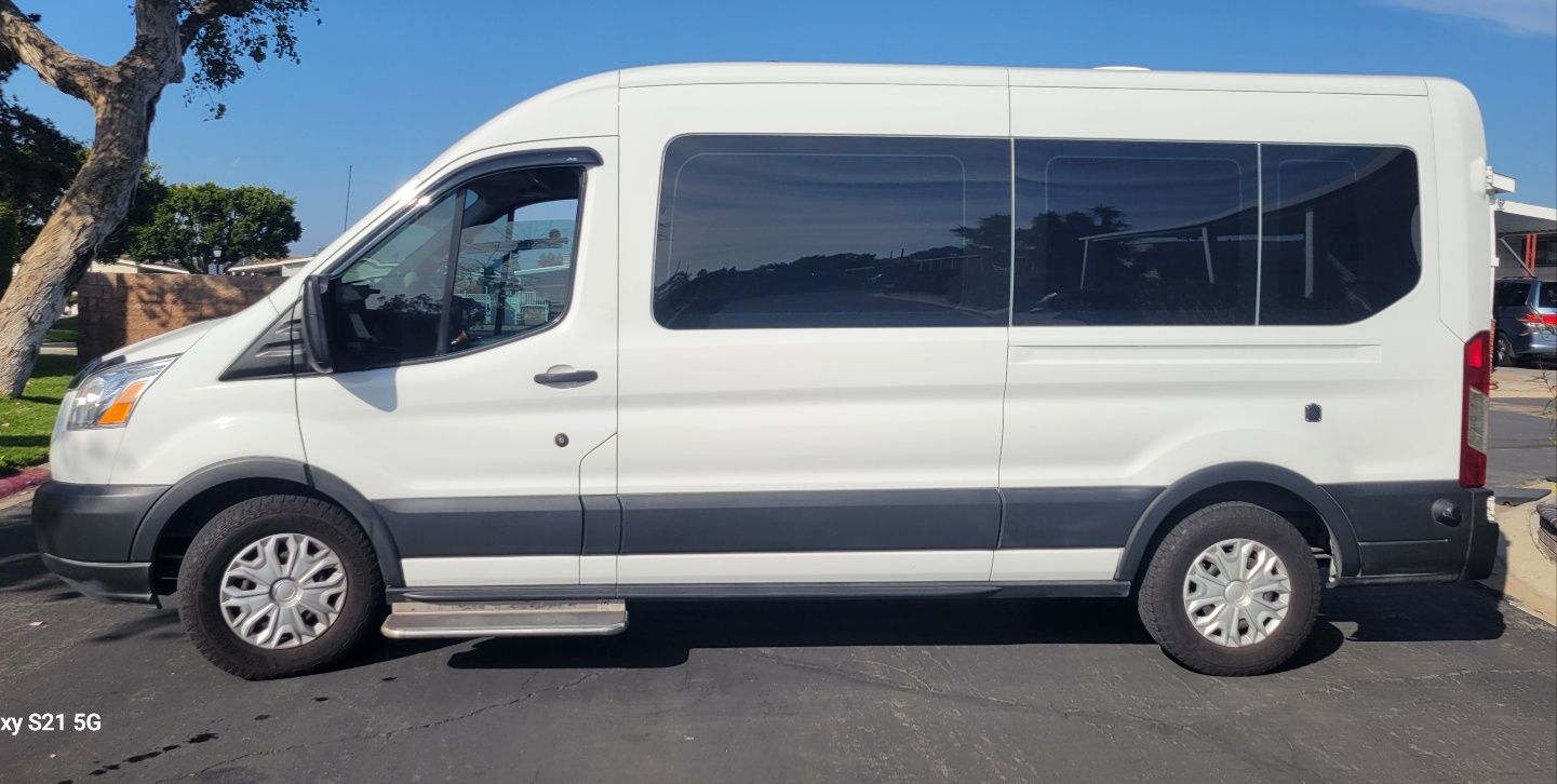Used 2017 Ford Transit 350 XLT RWD image 2