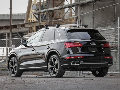 Used 2020 Audi Q5 e Premium w/ Convenience Package image 2