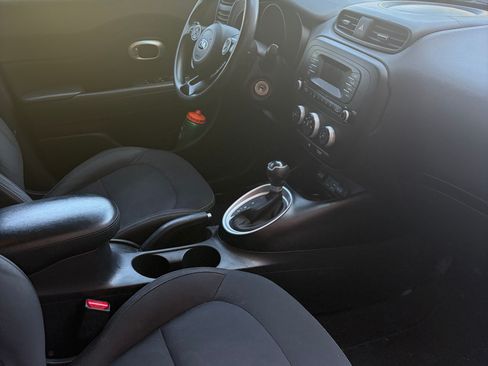 Used 2015 Kia Soul FWD image 6