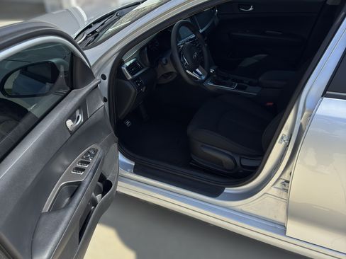 Used 2019 Kia Optima LX image 6