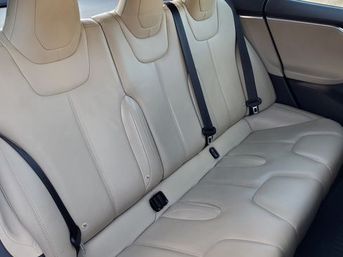 Used 2015 Tesla Model S 70 image 21