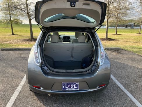 Used 2015 Nissan Leaf SV w/ LED & Quick Charge Package image 13