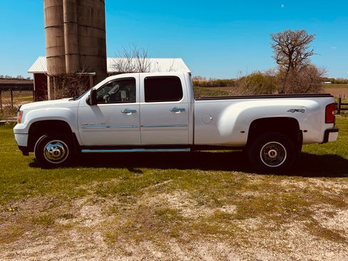 Used 2013 GMC Sierra 3500 Denali AWD/4WD image 2
