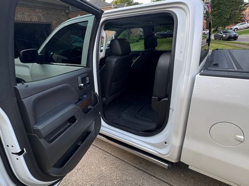 Used 2018 GMC Sierra 1500 Denali w/ Denali Ultimate Package AWD/4WD image 9