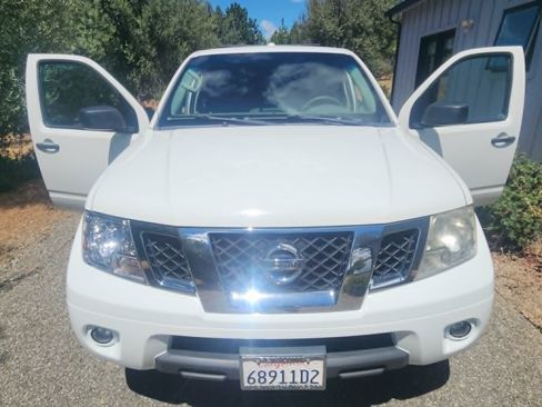 Used 2017 Nissan Frontier SV w/ SV Value Truck Package AWD/4WD image 5
