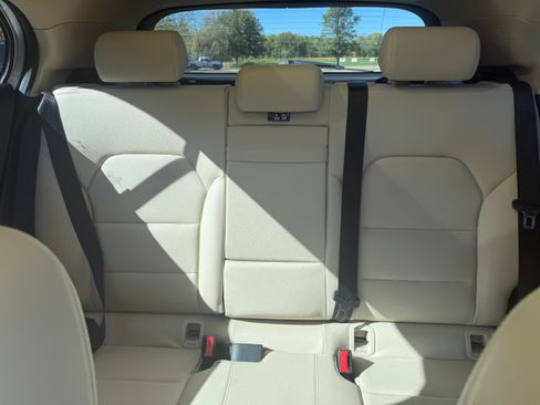 Used 2019 Mercedes-Benz GLA 250 4MATIC image 10