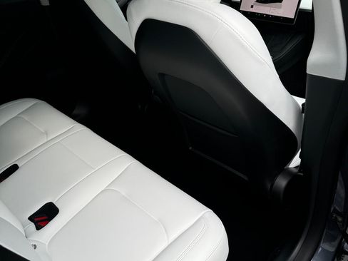 Used 2023 Tesla Model Y Performance image 18