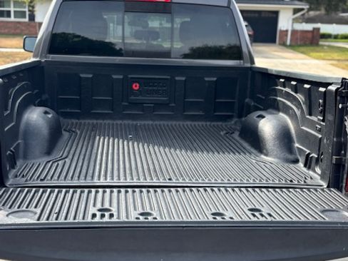 Used 2018 RAM 1500 Classic SLT image 9