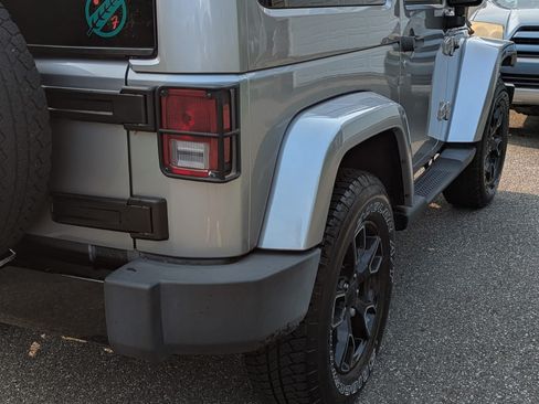Used 2018 Jeep Wrangler Sahara AWD/4WD image 2