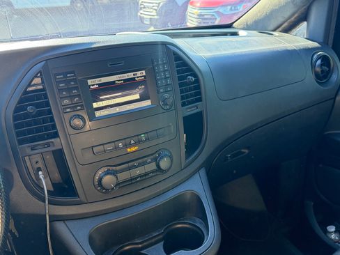Used 2020 Mercedes-Benz Metris image 5