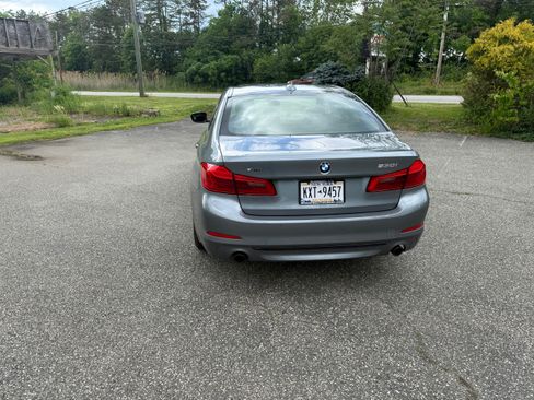 Used 2018 BMW 530i xDrive w/ Premium Package AWD/4WD image 4