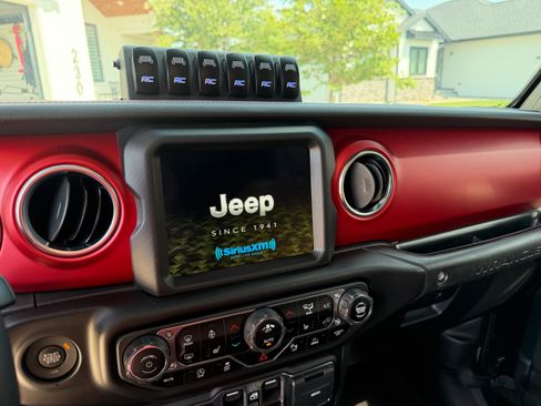 Used 2023 Jeep Wrangler Unlimited Rubicon w/ LED Lighting Group AWD/4WD image 11