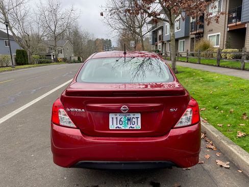 Used 2018 Nissan Versa SV image 2