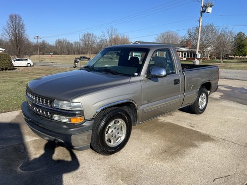 Used 2001 Chevrolet Silverado 1500 LS image 1
