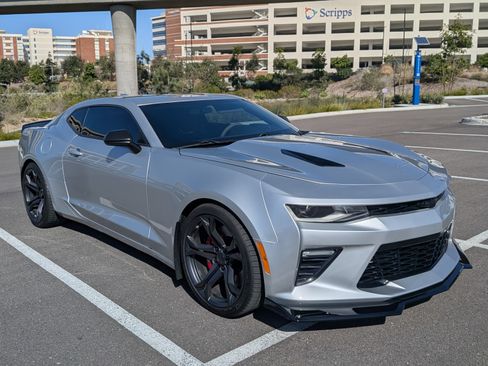 Used 2018 Chevrolet Camaro SS image 8