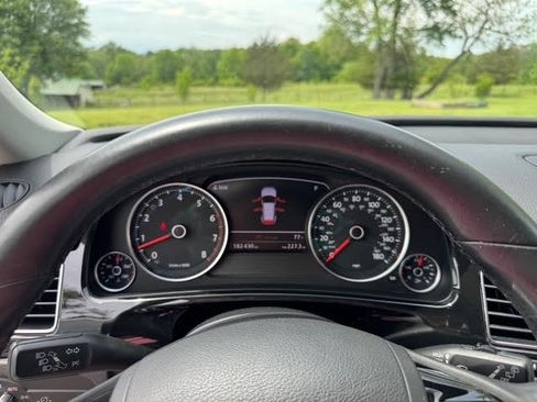 Used 2012 Volkswagen Touareg VR6 image 11